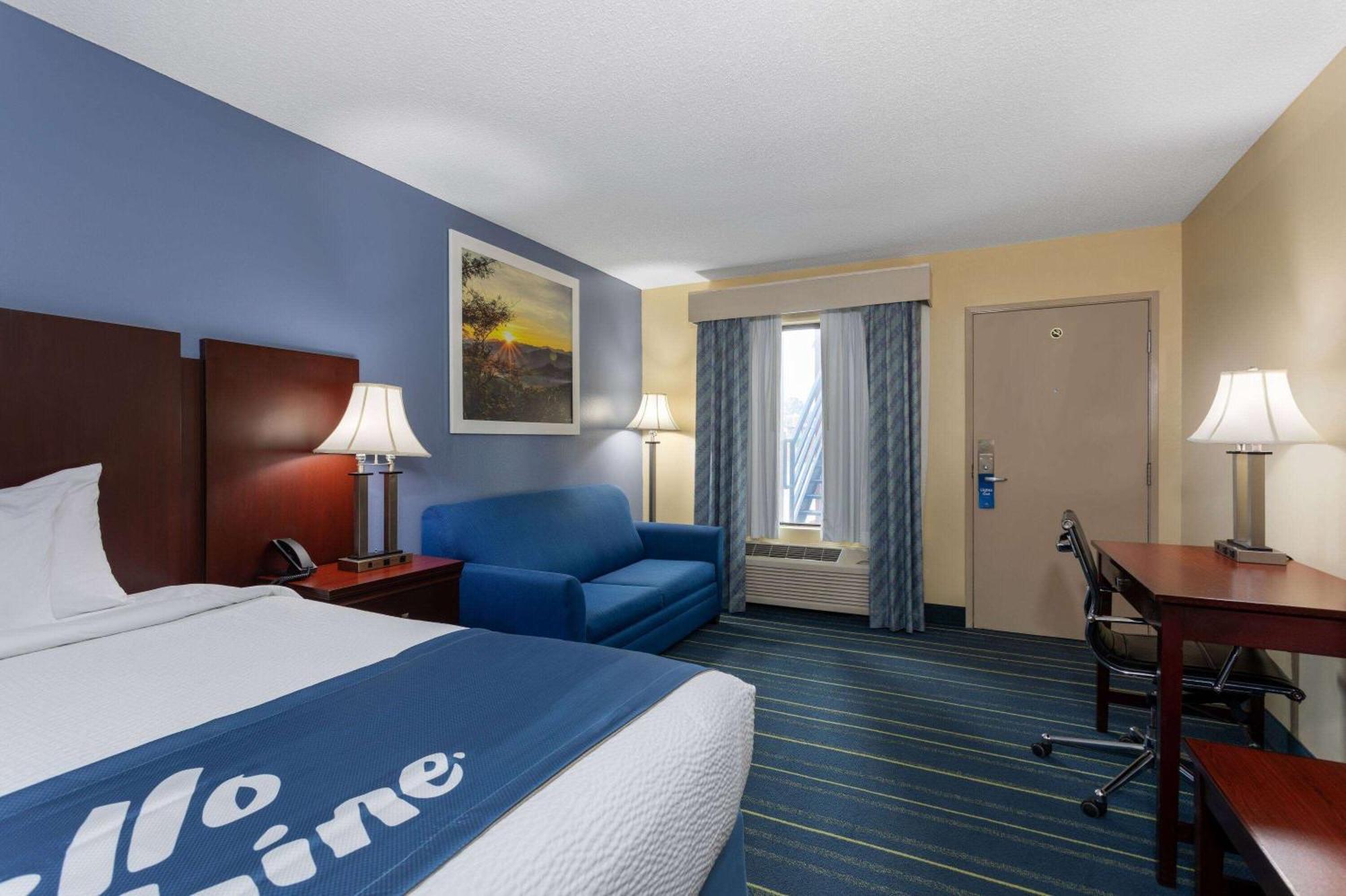 Days Inn By Wyndham Chipley Bagian luar foto