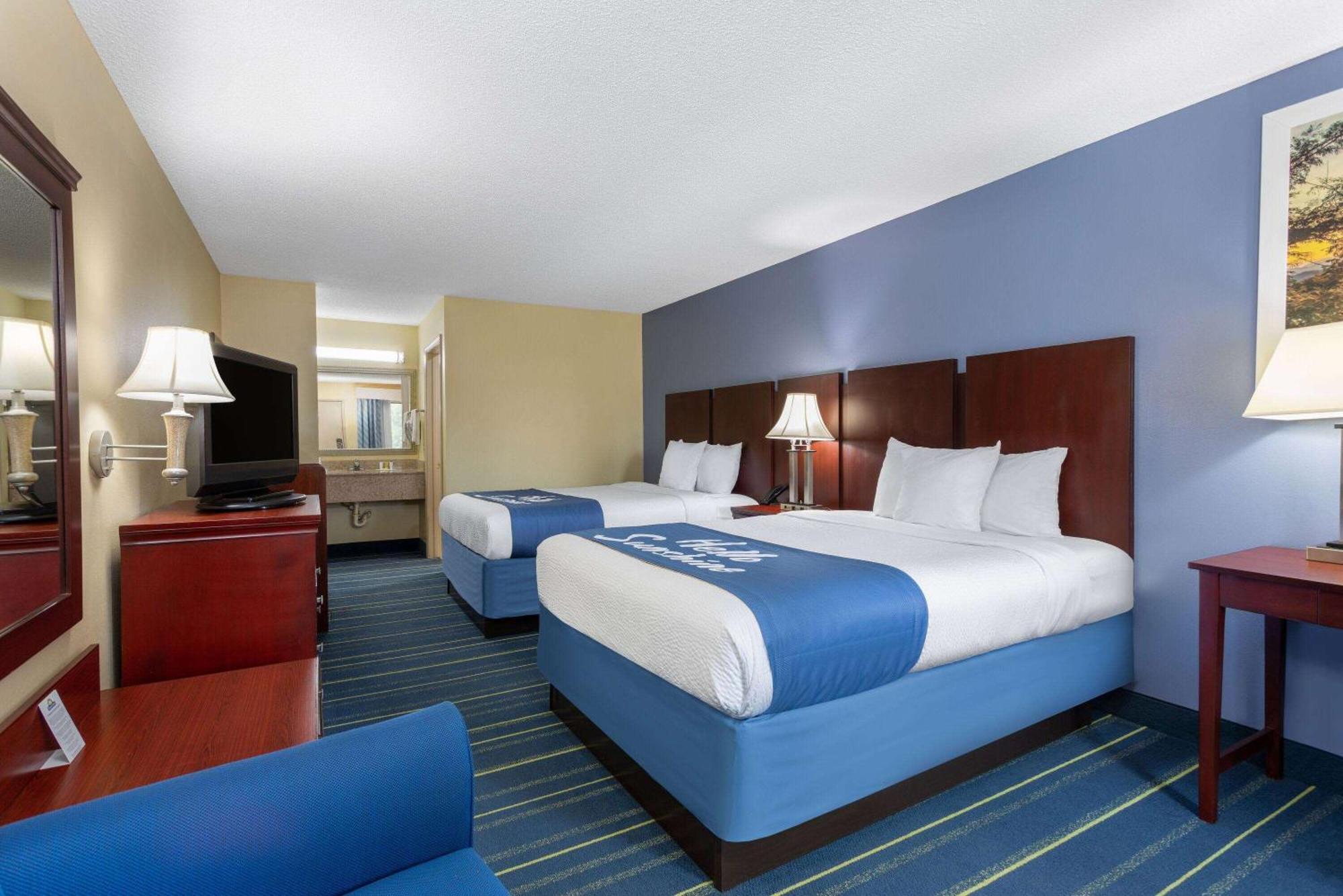 Days Inn By Wyndham Chipley Bagian luar foto