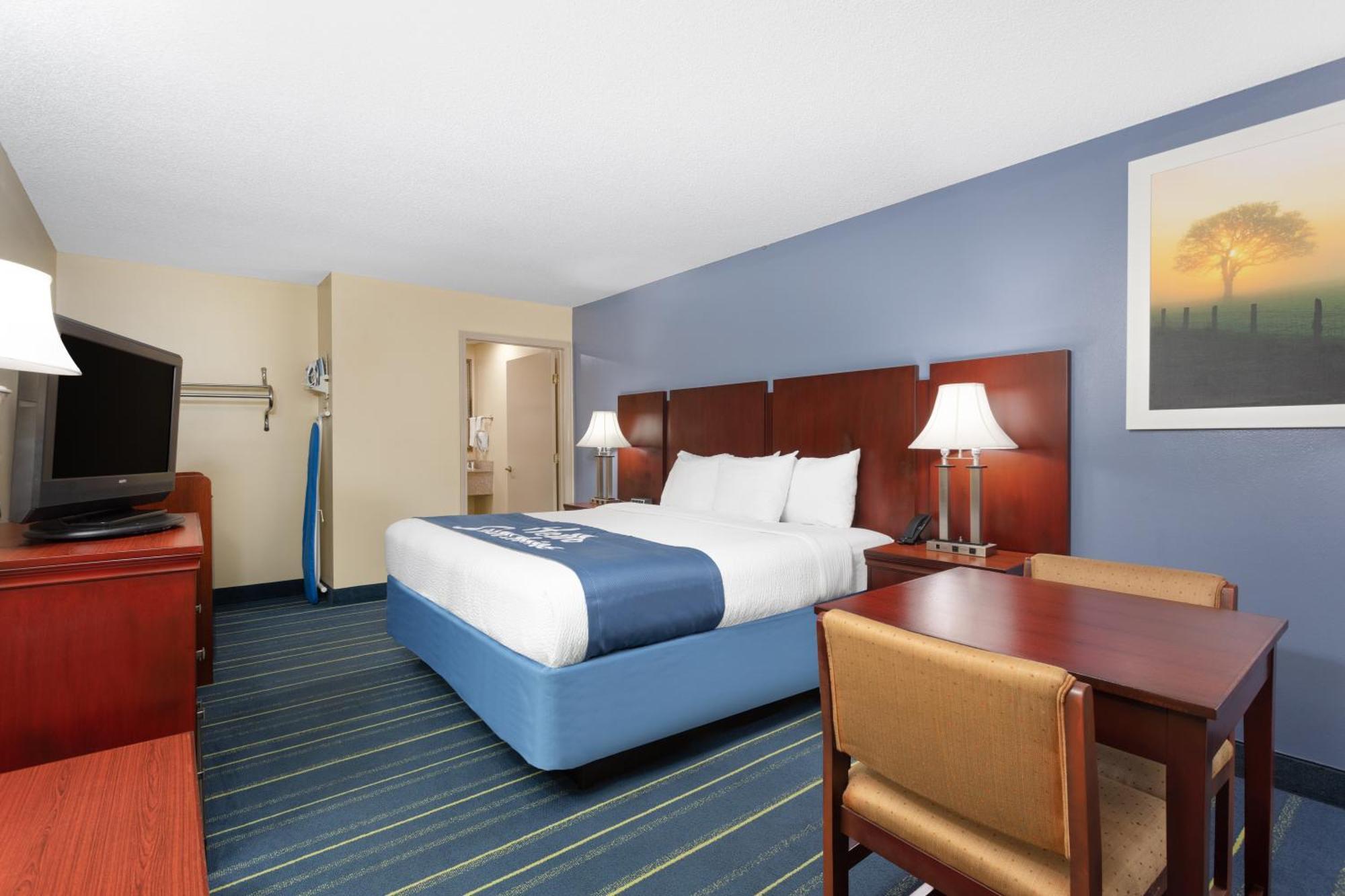 Days Inn By Wyndham Chipley Bagian luar foto