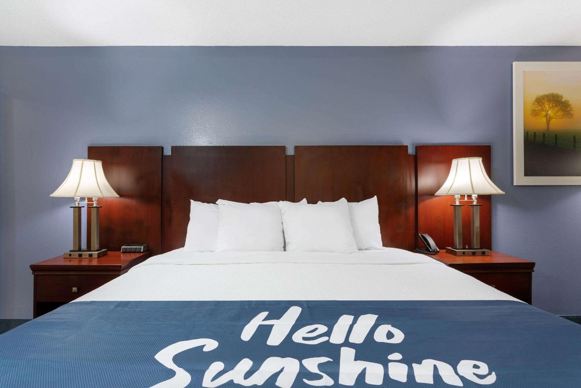 Days Inn By Wyndham Chipley Bagian luar foto