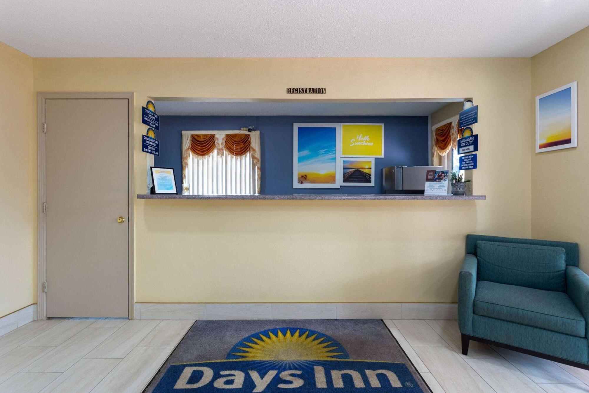 Days Inn By Wyndham Chipley Bagian luar foto