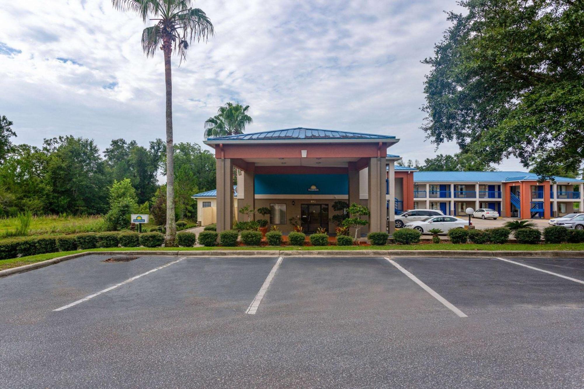 Days Inn By Wyndham Chipley Bagian luar foto